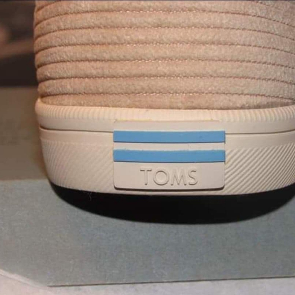 Shoes - Picture 4 of 5